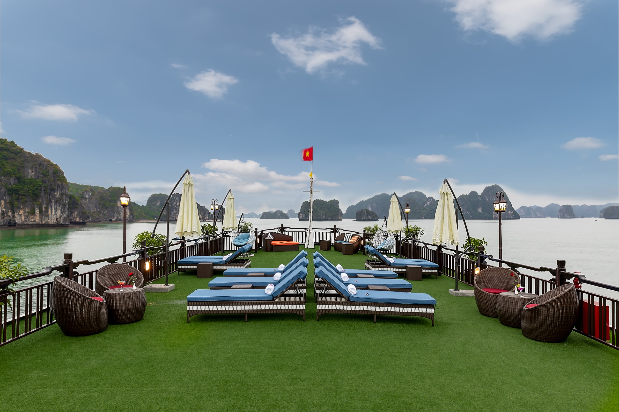 Luxury_Halong_Bay_Cruises-2_Days_1_Night
