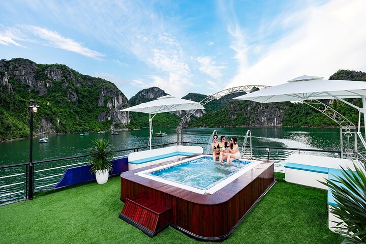 Luxury Halong Day Trip with Limousine Bus Roundtrip By Expressway