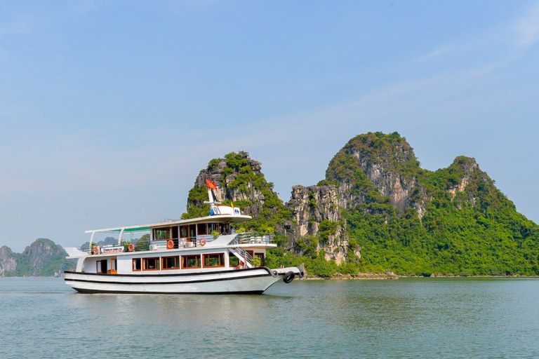Luxury_One_Day_Tour_to_Halong_Bay