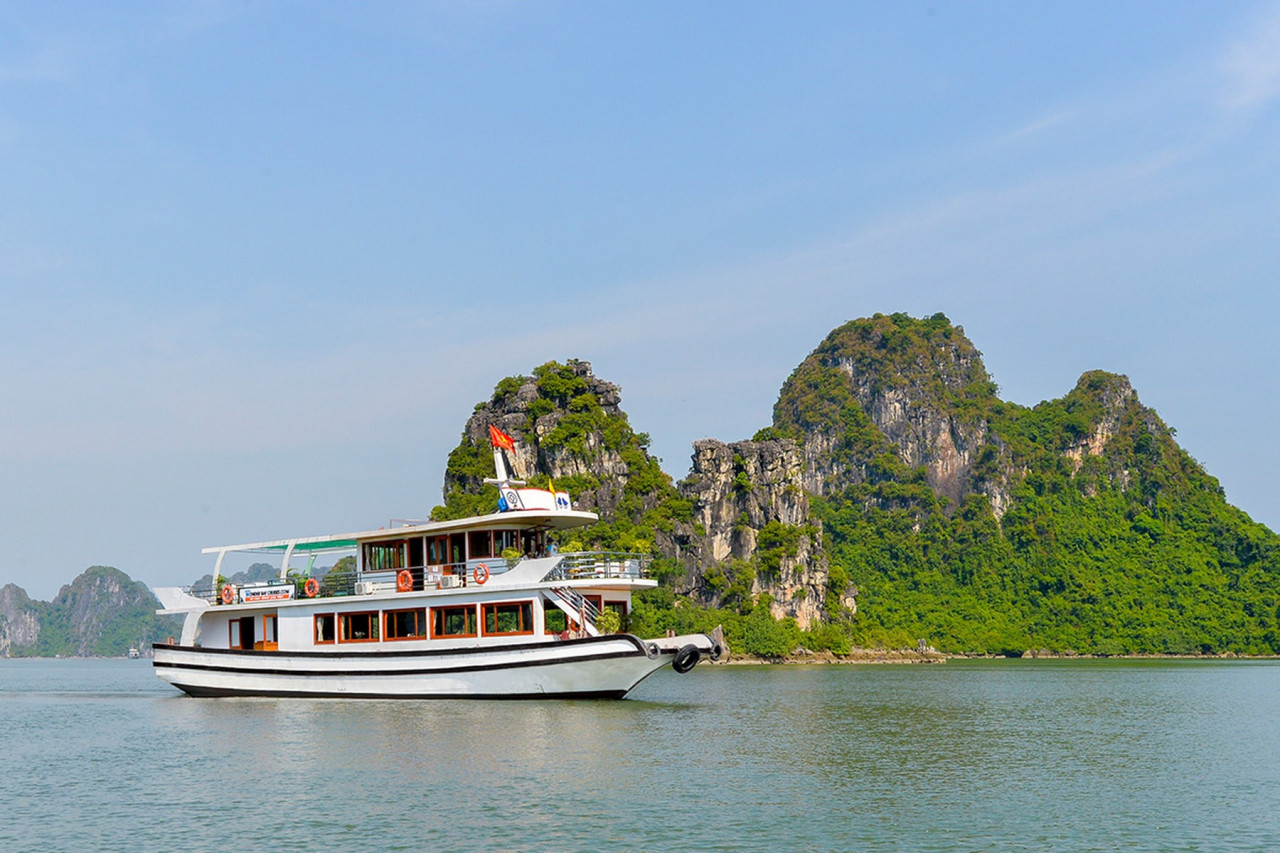 Luxury_One_Day_Tour_to_Halong_Bay