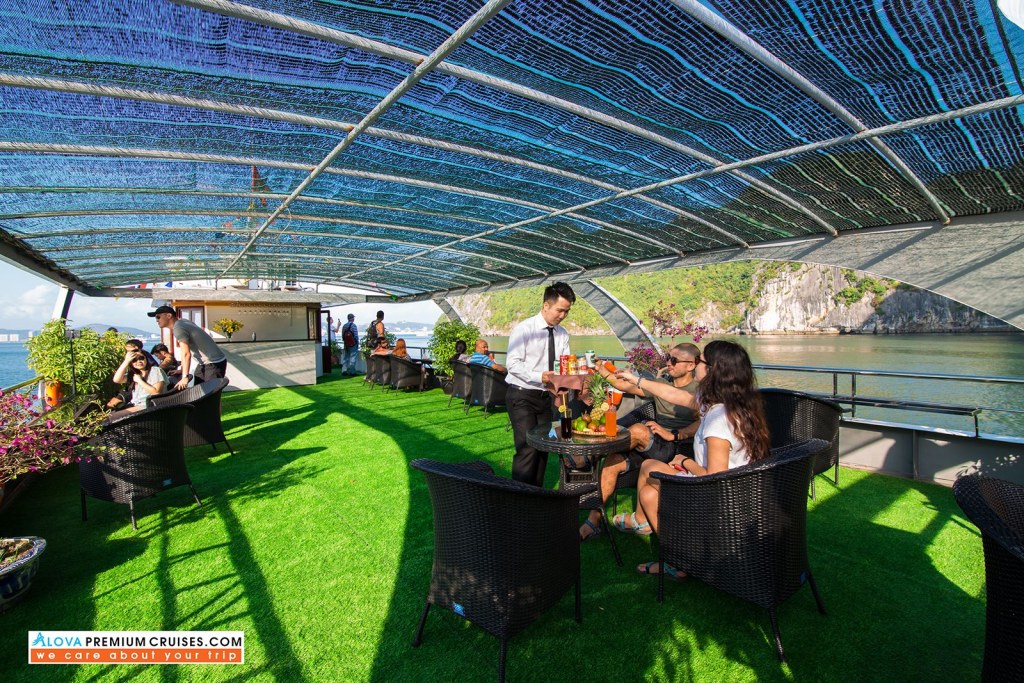 Luxury_One_Day_Tour_to_Halong_Bay