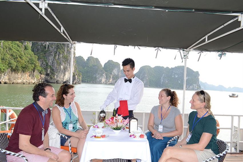 Luxury_One_Day_Tour_to_Halong_Bay