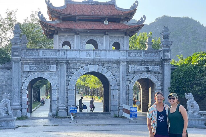 Luxury Private Tour from Hanoi to Mua Caves, Tam Coc & Hoa Lu