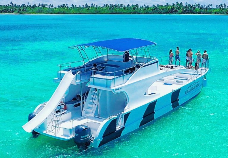 Luxury Yacht Party: Hip Hop & R&B — Open Bar Crystal Turquoise