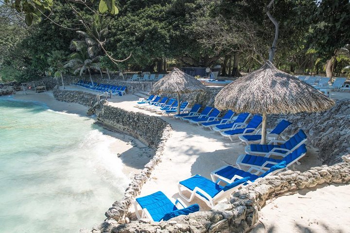 Majagua Island Day Trip from Cartagena íncluding Traditional Colombian Lunch