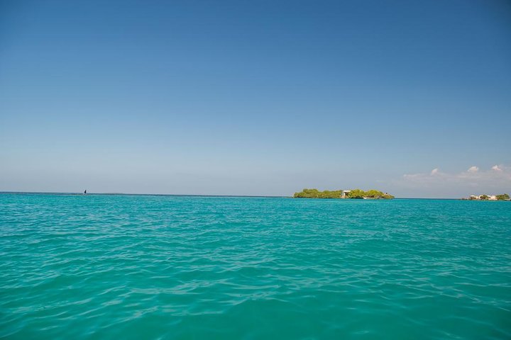 Majagua Island Day Trip from Cartagena íncluding Traditional Colombian Lunch
