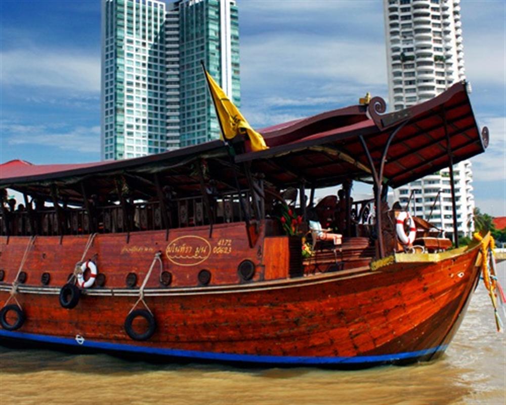 Manohra Luxurious Fine Dining Dinner Cruise with Pre-Canapés