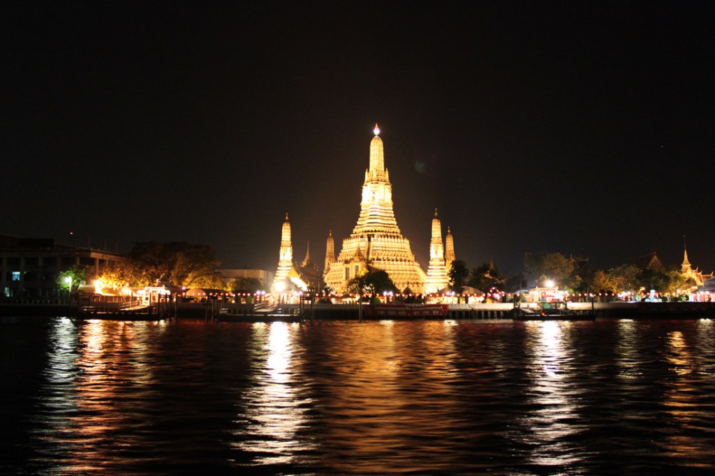 Manohra Luxurious Fine Dining Dinner Cruise with Pre-Canapés