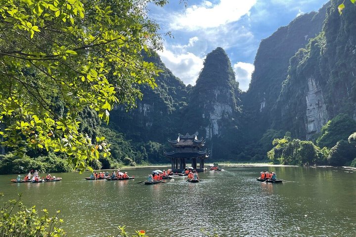 Mua Cave - Trang An - Cycling - Hoa Lu (Max of 9 By Limousine)