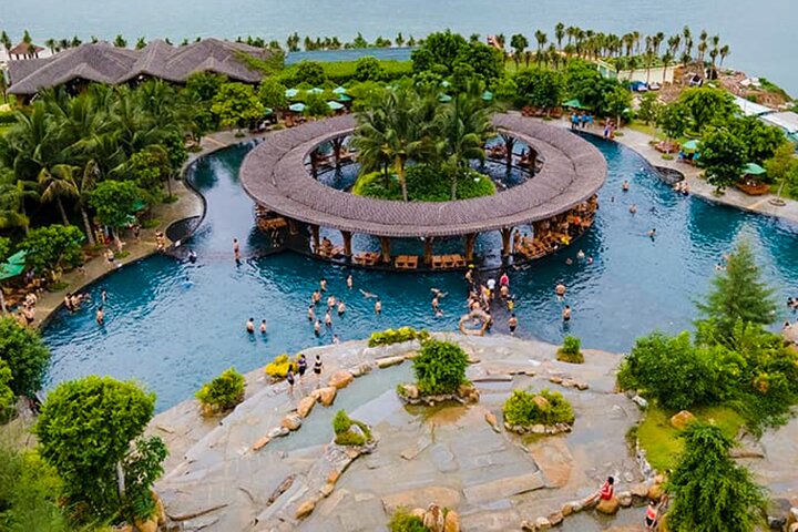 Nha Trang Snorkeling Tour with BBQ and Mud Spa Experience