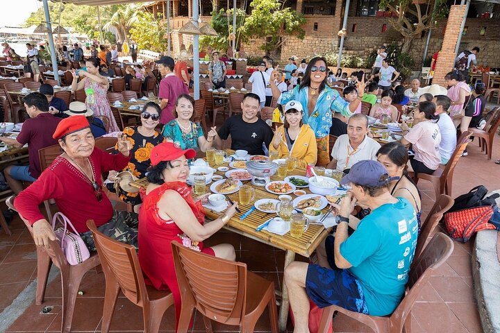 Nha Trang Snorkeling Tour with BBQ and Mud Spa Experience