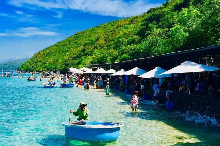 Nha Trang Snorkeling Tour with BBQ and Mud Spa Experience