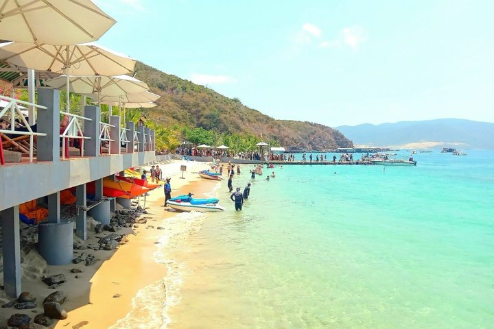 Nha Trang Snorkeling Fishing Trip with Beach BBQ and Relaxation