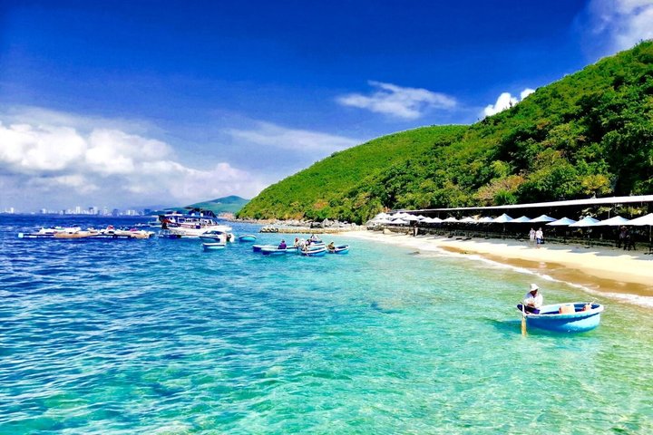 Nha Trang Snorkeling Fishing Trip with Beach BBQ and Relaxation