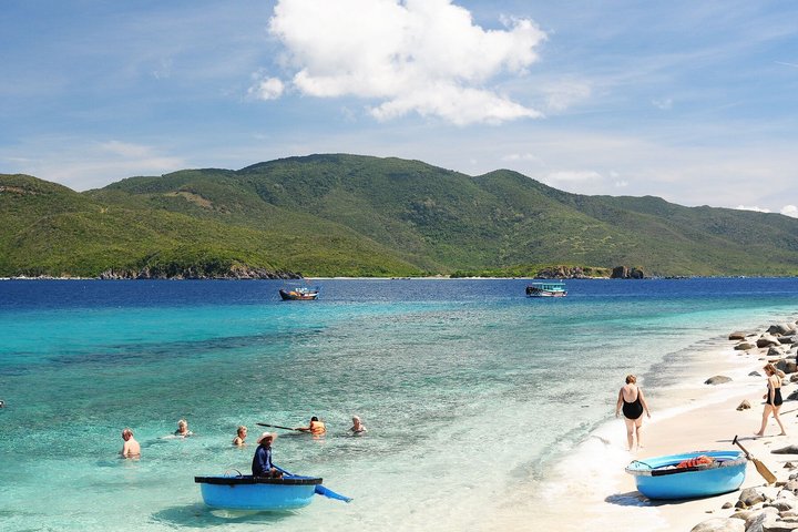 Nha Trang Snorkeling Fishing Trip with Beach BBQ and Relaxation