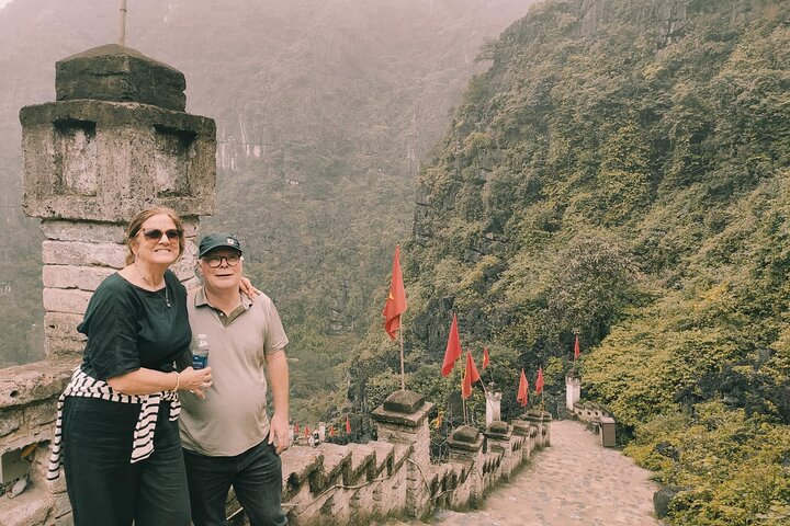 Ninh Binh 1 Day: Hang Mua Trang An Hoa Lu Group 9 by Limousine