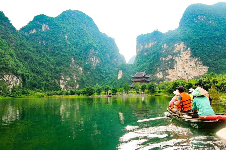 Ninh Binh Day Trip Bai Dinh Trang An and Mua Cave