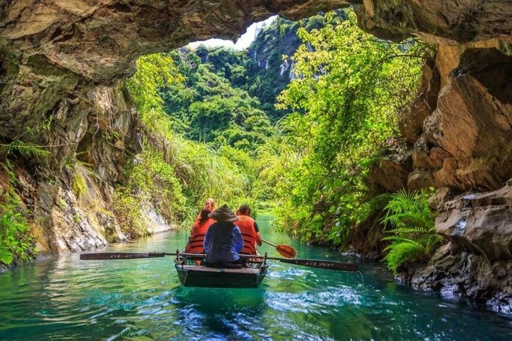 Ninh Binh Day Trip Bai Dinh Trang An and Mua Cave