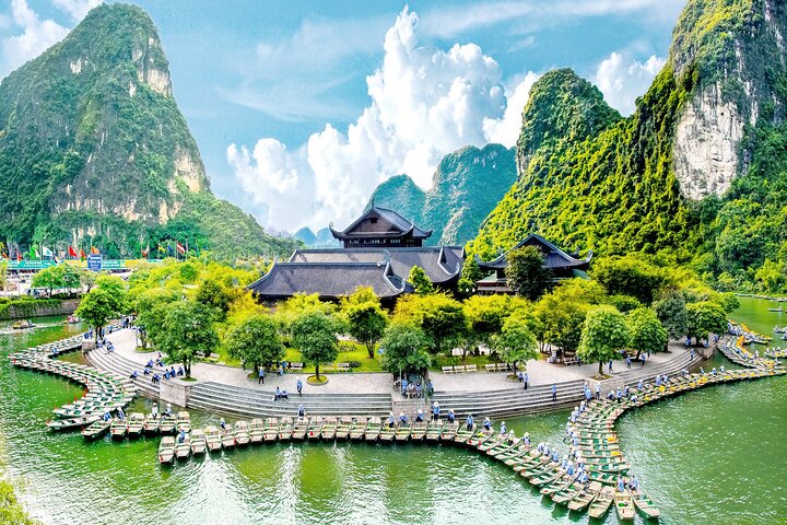 Ninh Binh Luxury Day Tour visit Hoa Lu and Trang An from HANOI