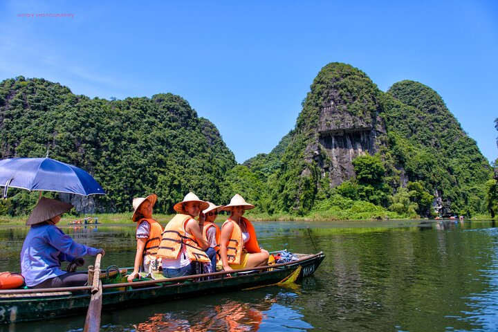Ninh Binh Luxury Day Tour visit Hoa Lu and Trang An from HANOI