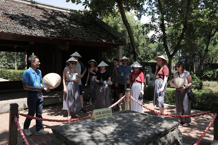 Ninh Binh Luxury Day Tour visit Hoa Lu and Trang An from HANOI