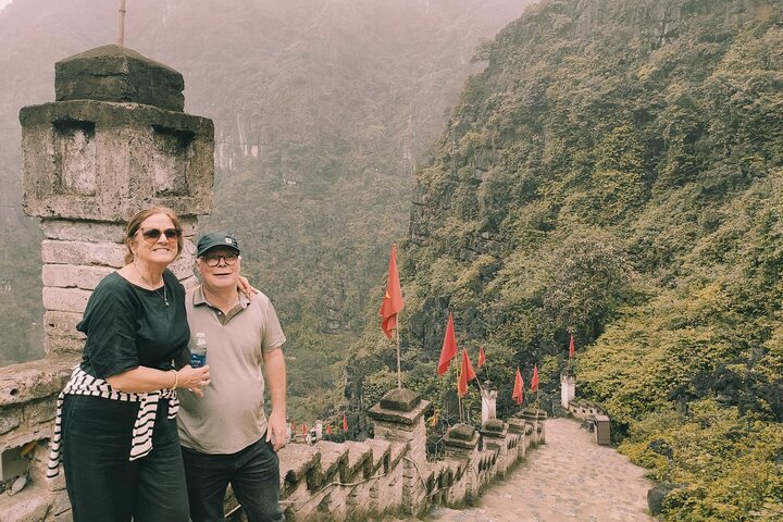 Ninh Binh Excursion Luxury Day Trip Group of 09 By Limousine