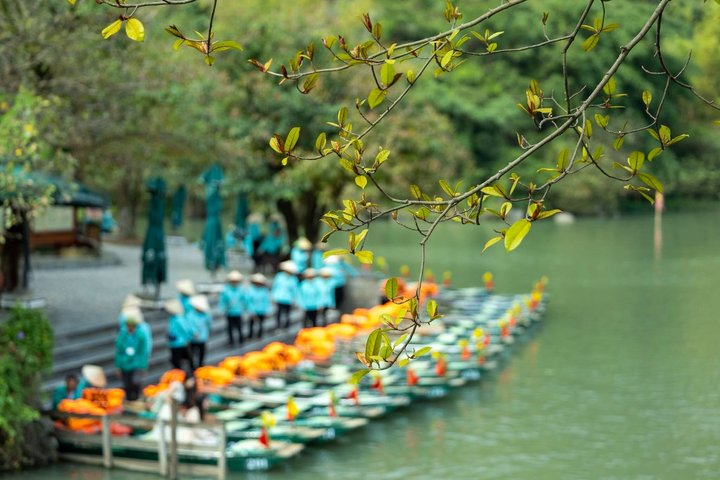 Ninh Binh Full-Day Tour from Hanoi: Bai Dinh, Trang An, Mua Cave