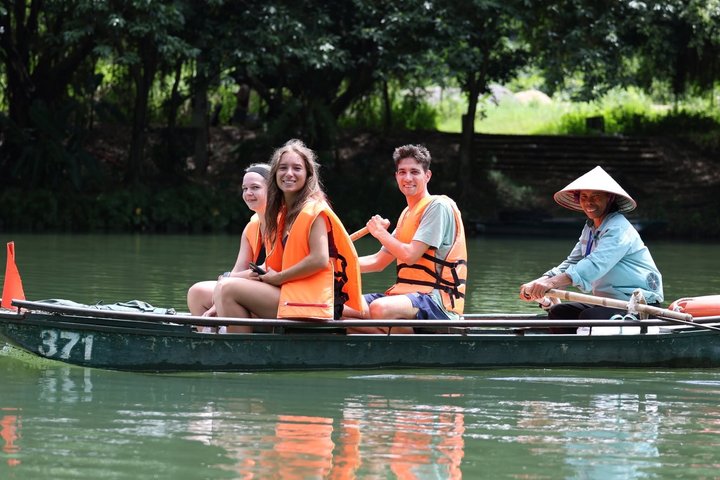 Ninh Binh Full-Day Tour from Hanoi: Bai Dinh, Trang An, Mua Cave