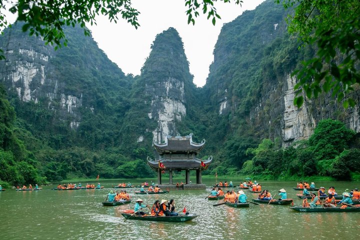 Ninh Binh Full-Day Tour from Hanoi: Bai Dinh, Trang An, Mua Cave