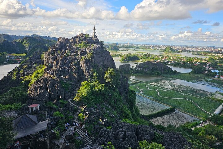 Ninh Binh Full Day Tour Group 09 (Mua Cave - Tam Coc - Hoa Lu)