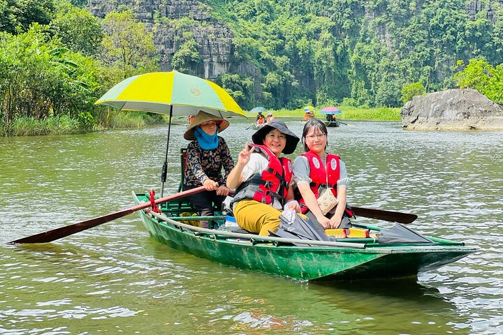 Ninh Binh Full Day Tour Group 09 (Mua Cave - Tam Coc - Hoa Lu)