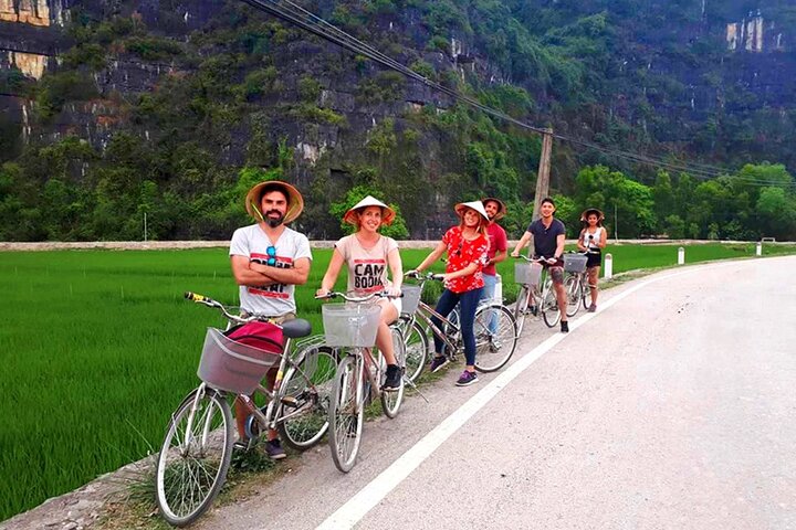 Ninh Binh Full Day Tour visit Hoa Lu & Tam Coc with Boat & Bike