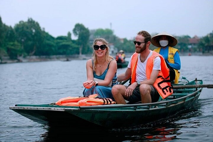 Ninh Binh Full Day Tour visit Hoa Lu & Tam Coc with Boat & Bike