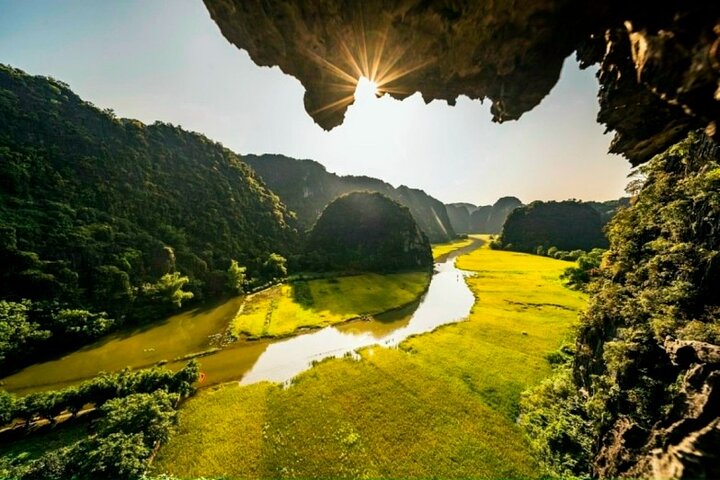 Ninh Binh Full Day Tour visit Hoa Lu & Tam Coc with Boat & Bike
