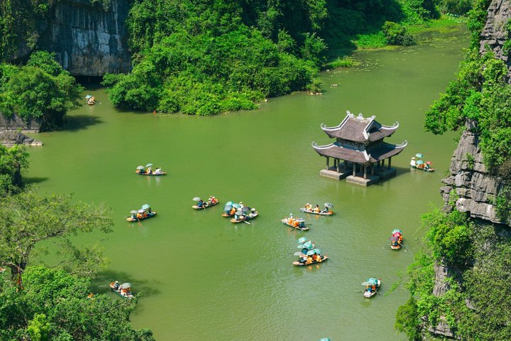 Ninh Binh Highlights: Deluxe Tour to Hoa Lu, Trang An, Mua Caves