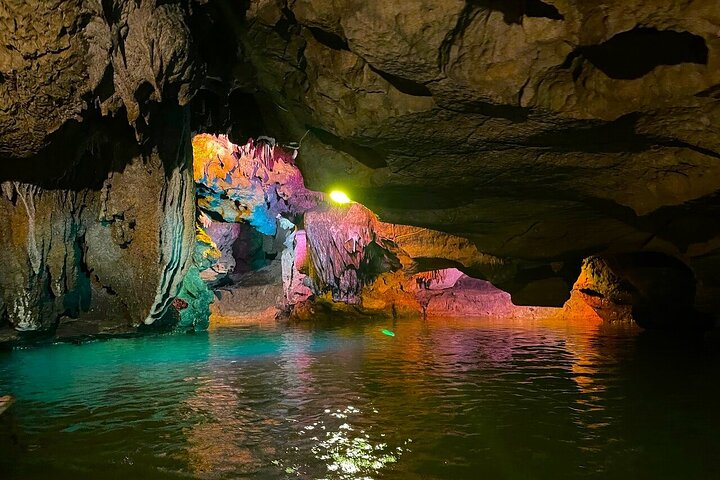 Ninh Binh Highlights: Deluxe Tour to Hoa Lu, Trang An, Mua Caves