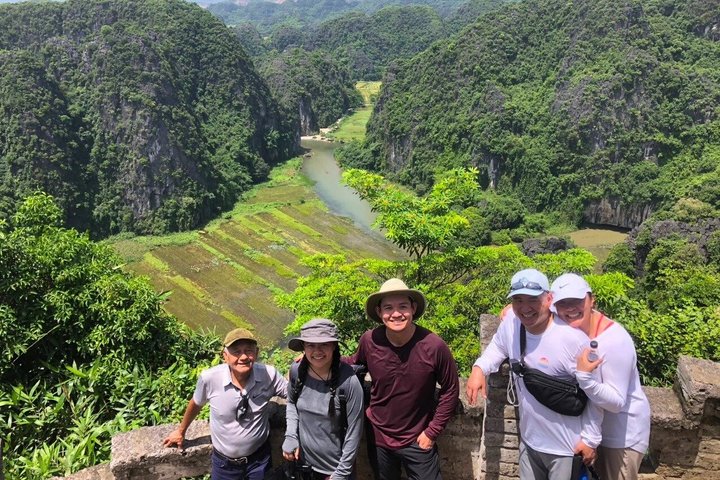 Ninh Binh Highlights: Deluxe Tour to Hoa Lu, Trang An, Mua Caves