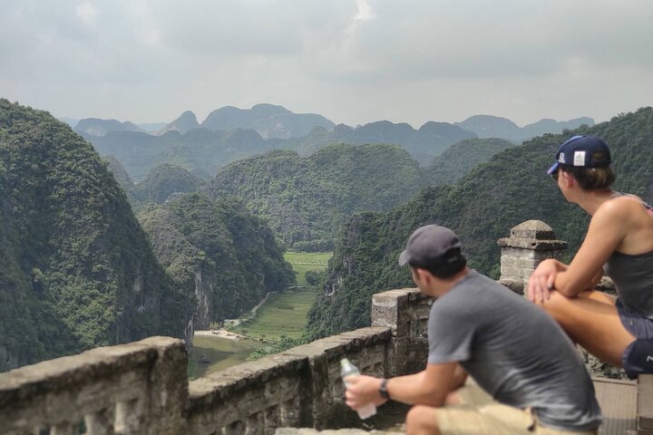 Ninh Binh Luxury Day Tour: MUA CAVE - TRANG AN – HOA LU - CYLING
