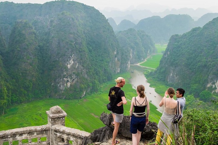 Super-Day-Tour-Hoa-Lu-Tam-Coc-Mua-Cave-Trang-An