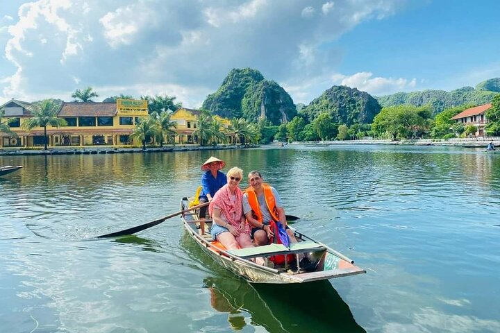 Ninh Binh Luxury Full Day Tour Visit Hoa Lu,Tam Coc & Mua Cave