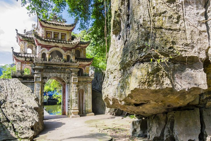 Ninh Binh Private Day Tour Bich Dong Local Family Trang An