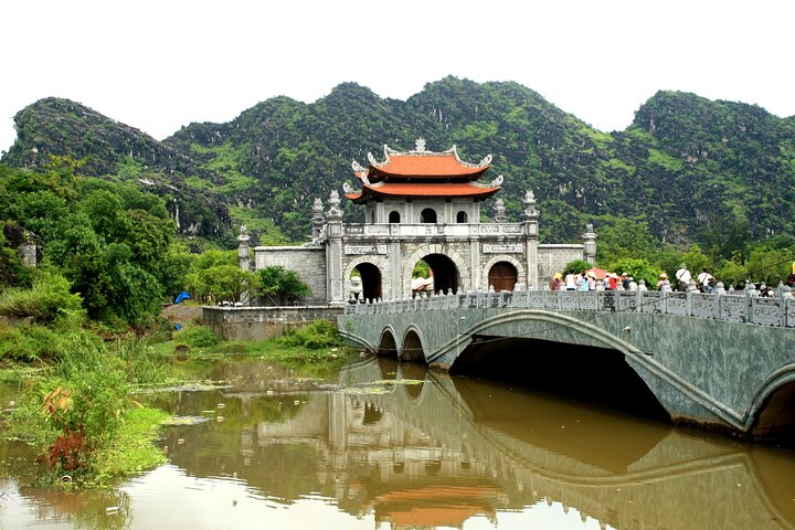 Ninh Binh Private Tours : Hoa Lu Tam Coc Mua Cave 1 Day Tour from Hanoi