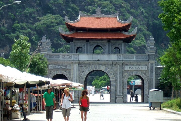 Ninh Binh Private Tours : Hoa Lu Tam Coc Mua Cave 1 Day Tour from Hanoi