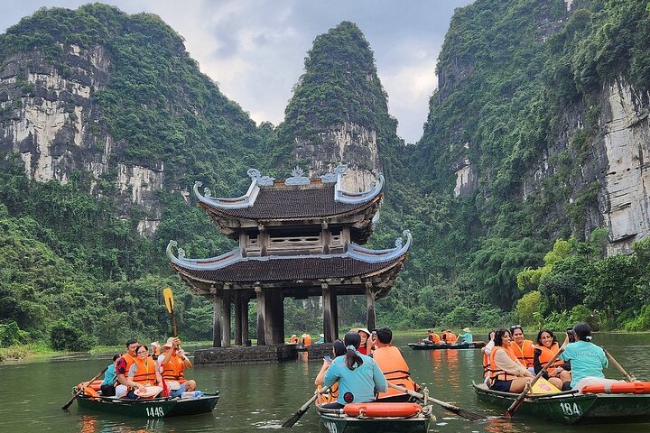 Ninh Binh Small Group Day Trip from Hanoi by Limousine (Max 09)