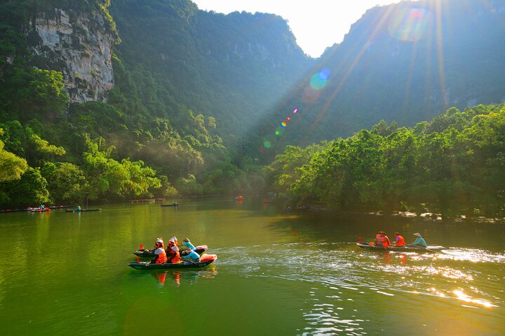 Ninh Binh Small Group Day Trip from Hanoi by Limousine (Max 09)