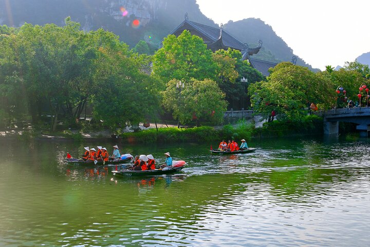 Ninh Binh Small Group Day Trip from Hanoi by Limousine (Max 09)