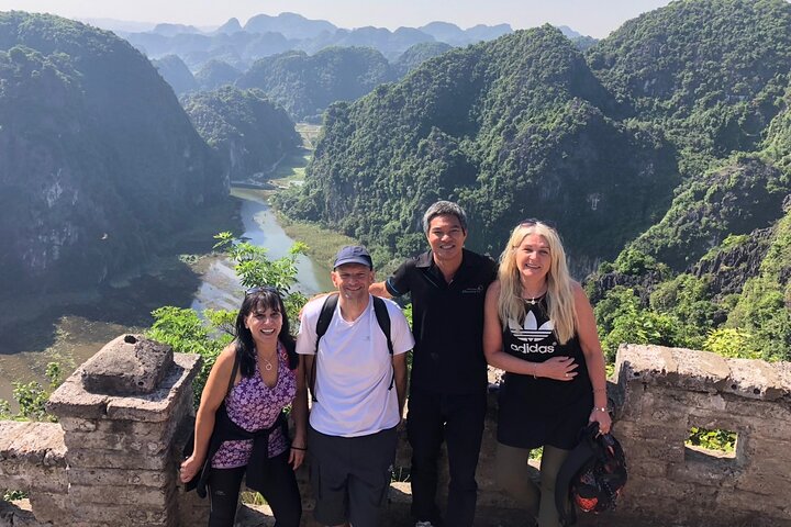 Ninh Binh Small Group of 9 Guided Tour to Mua Cave Tam Coc Hoa Lu