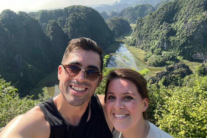 Ninh Binh Small Group of 9 Guided Tour to Mua Cave Tam Coc Hoa Lu