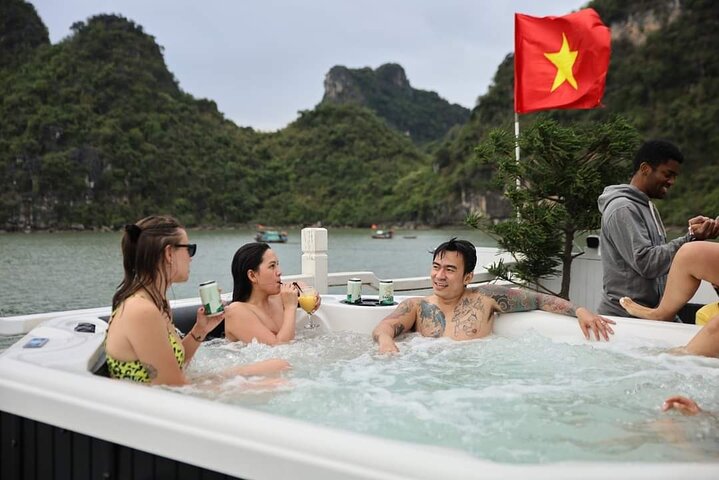 Oasis Bay Party Cruise Best for Young Traveler Outdoor Jacuzzi