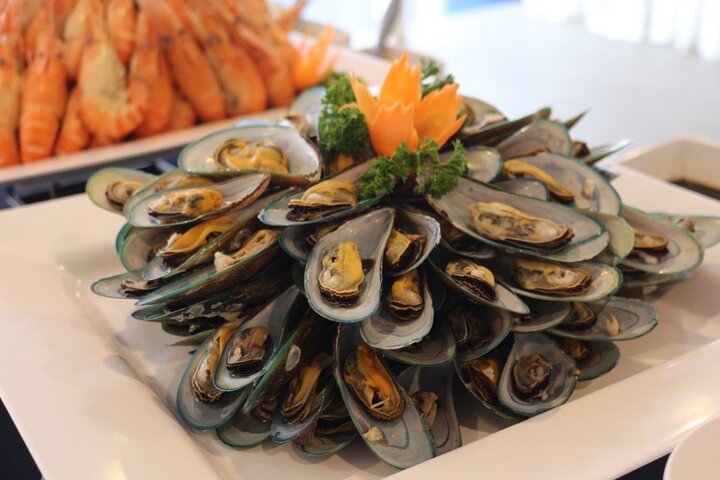 Ocean Pattaya Dinner Buffet Cruise